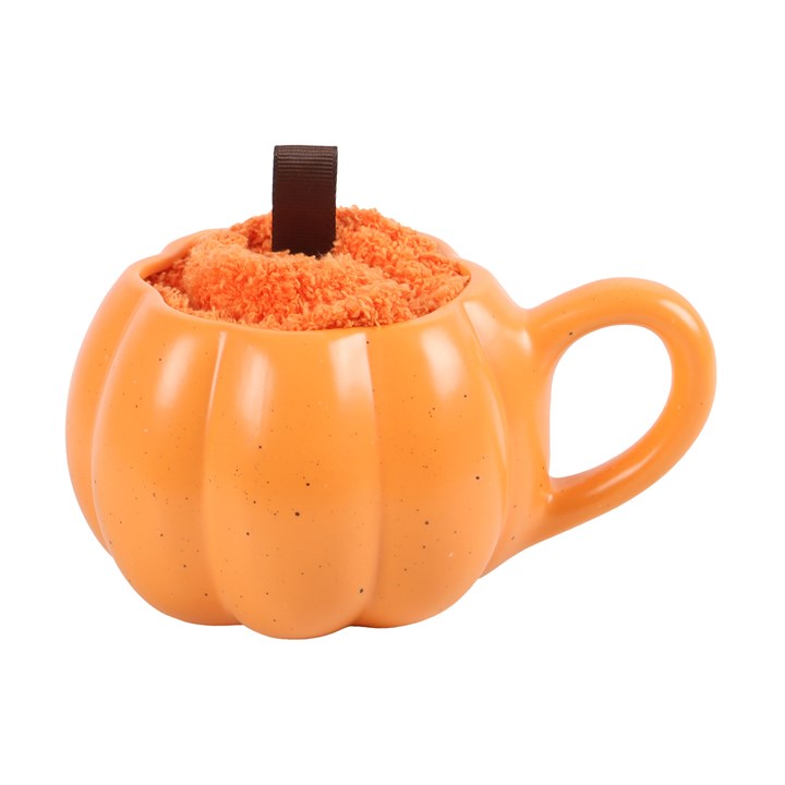 Set aus einer Tasse in Kürbisform und Socken