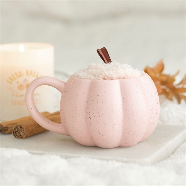 Set aus Tasse und Socken mit rosa Kürbis-Motiv