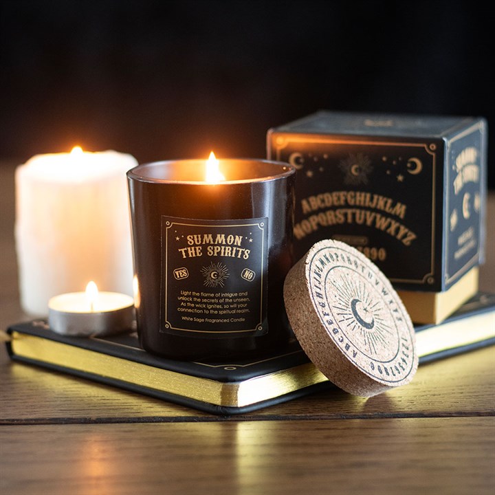 „Summon the Spirits“ – Ouija-Brett und Weiße-Salbei-Kerze