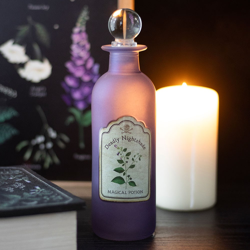 Dekorative Glasflasche in Form einer Tollkirsche