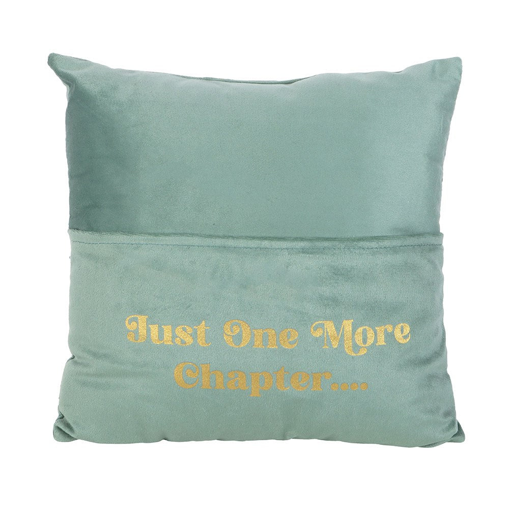 Kissen „Just One More Chapter“ mit Büchertasche