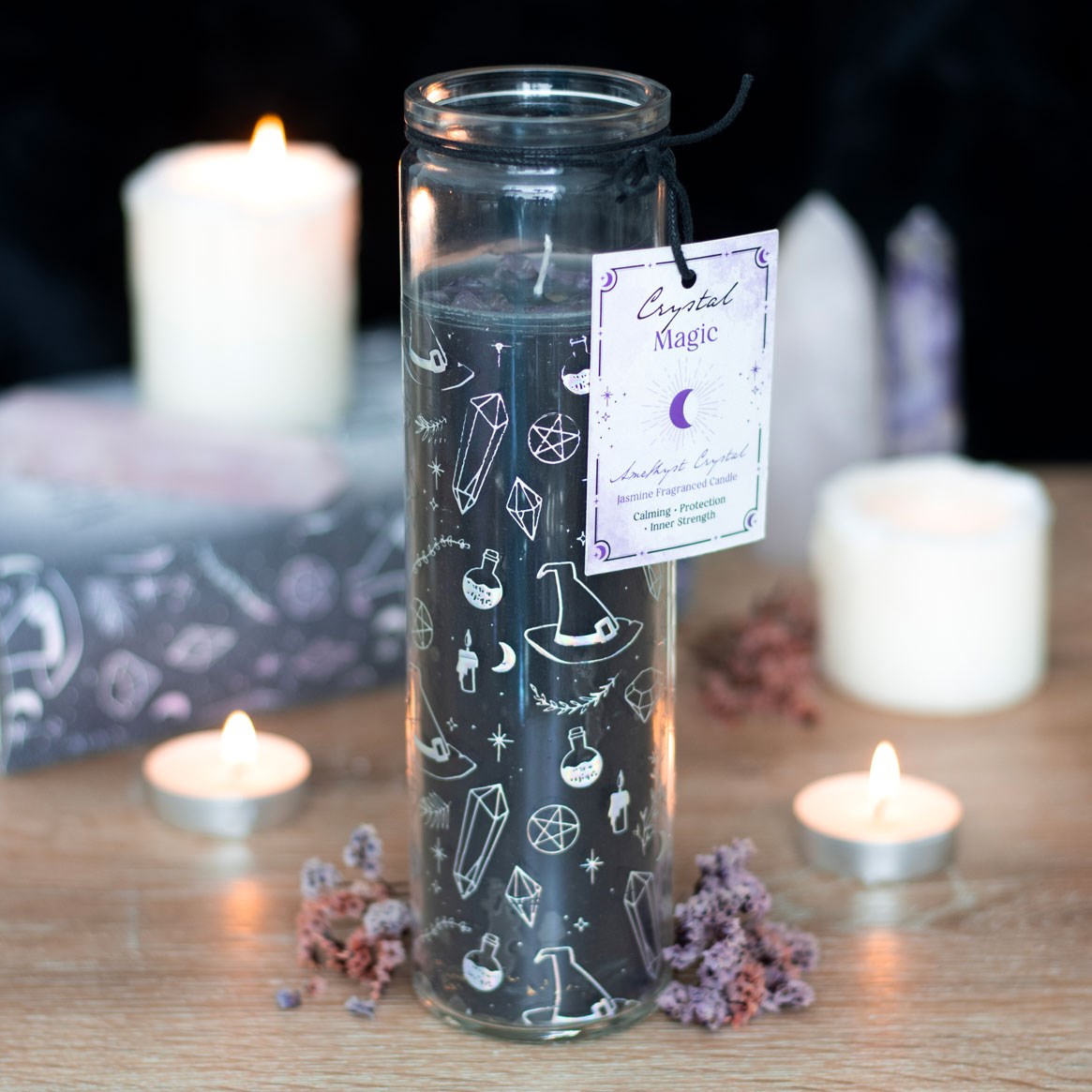 Kristallhexe-Jasmin-Stabkerze mit Amethyststückchen