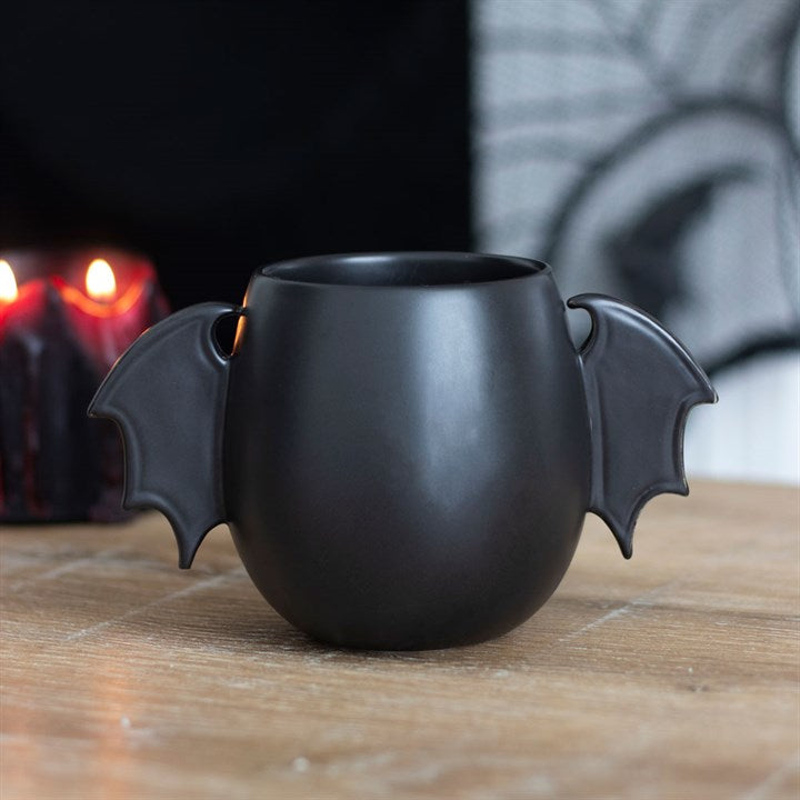 Becher mit abgerundeten Fledermausflügeln