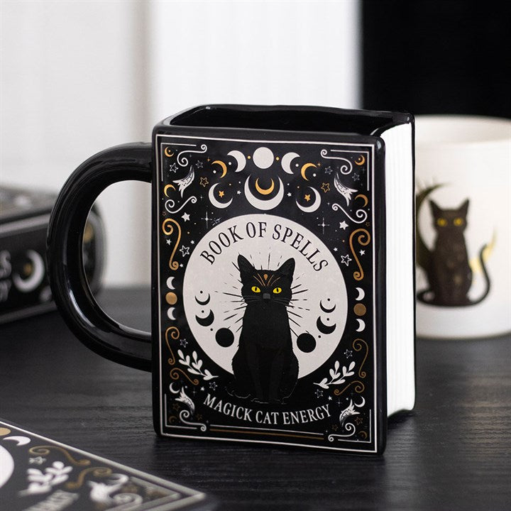 „Black Cat Magick: Buch der Zaubersprüche“ – Tasse in Buchform