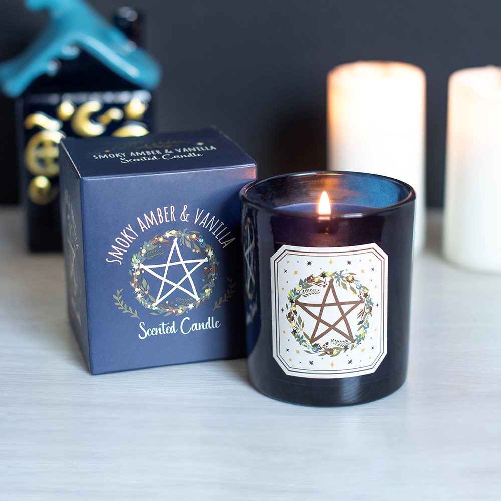 Solstice Wreath – Kerze mit dem Duft „Smoky Amber & Vanilla“