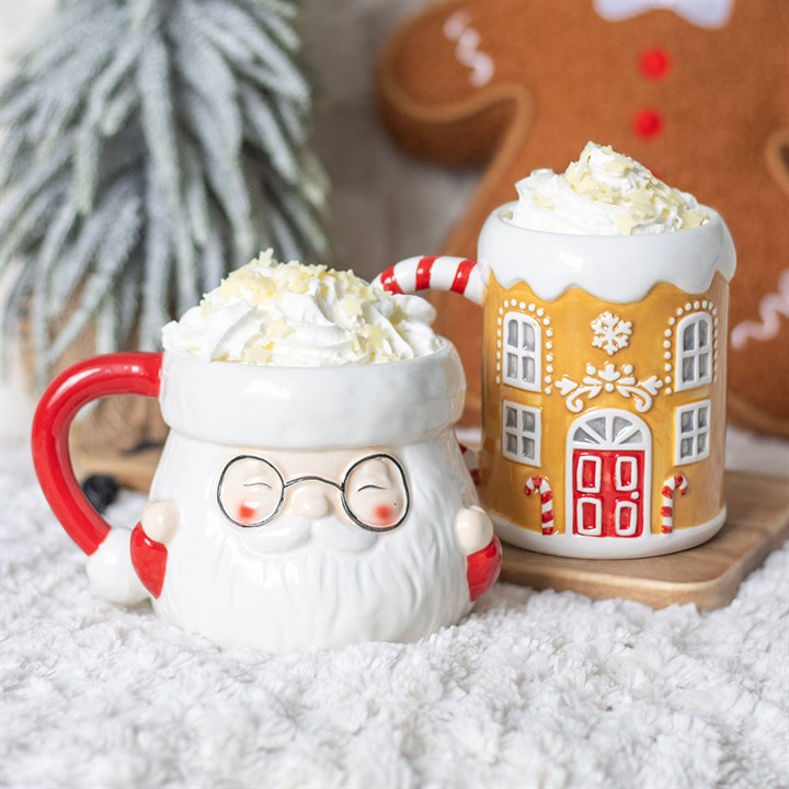 Tasse mit Zuckerstangen-Lebkuchenhaus